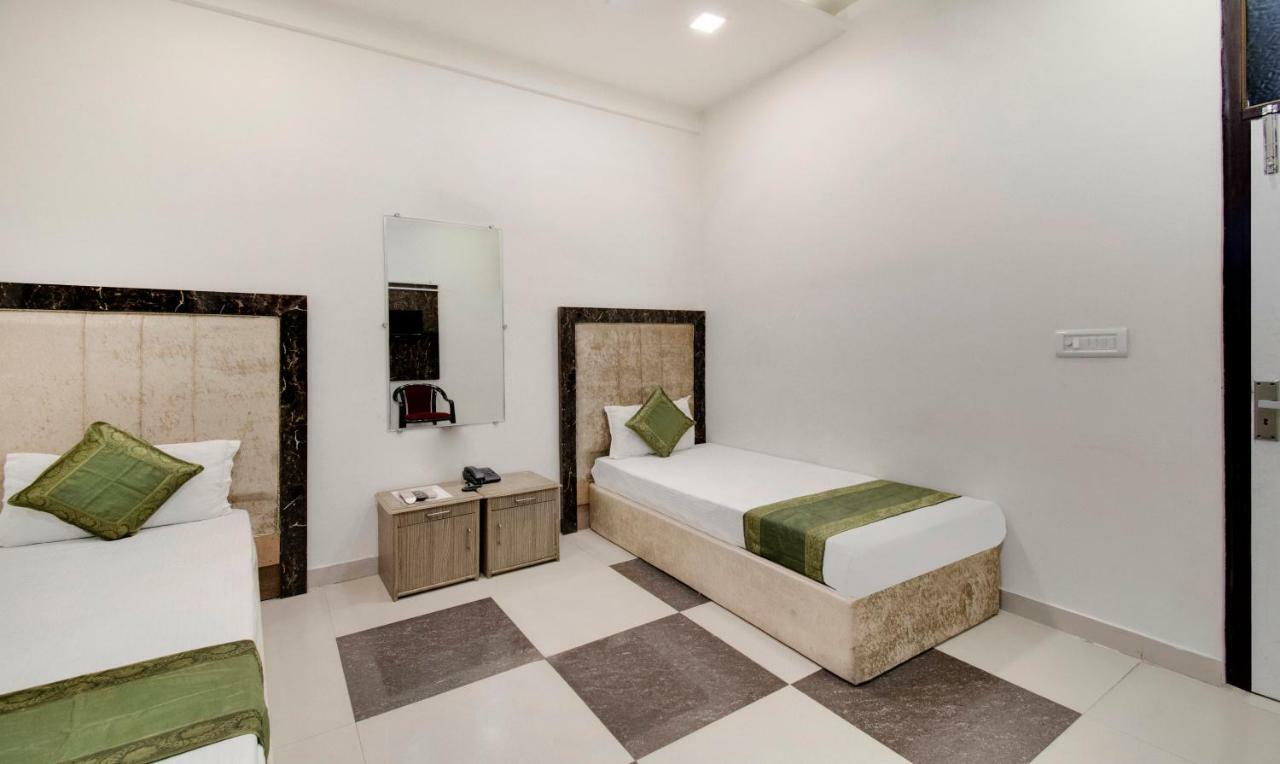 Itsy By Treebo - Royale Inn Mirát Kültér fotó